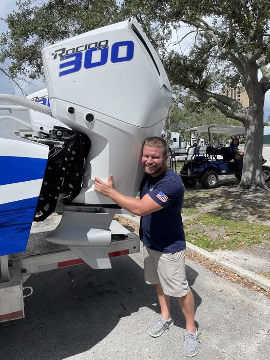 Champion Racer Turned Fugitive: Loren Peters Arrested After High-Speed Water Chase Following Alleged Domestic Assault and Overboard Incident on Missouri Lake