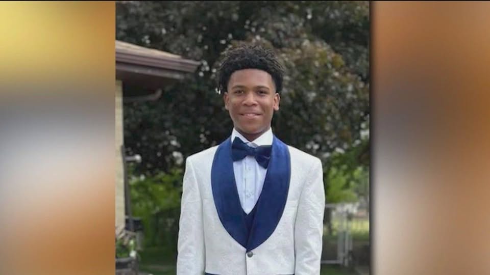Community Mourns Loss of South Holland Teen Davell Antoine Holden III, Killed in Shooting; Vigil Held in His Honor